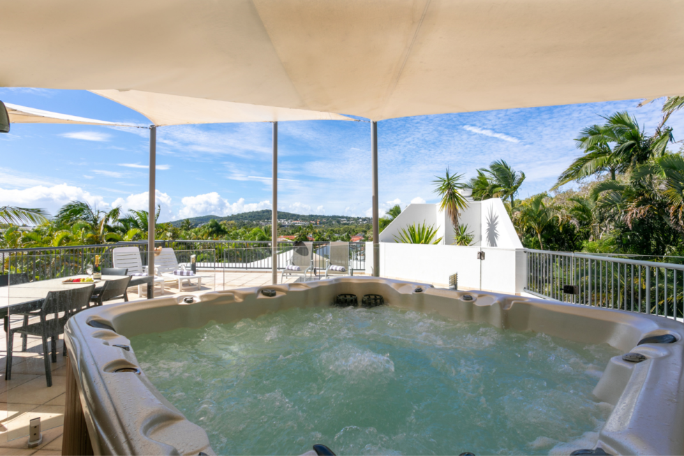 Noosa Tropicana Three Bedroom Penthouse with Rooftop Spa & BBQ - Apartment 16